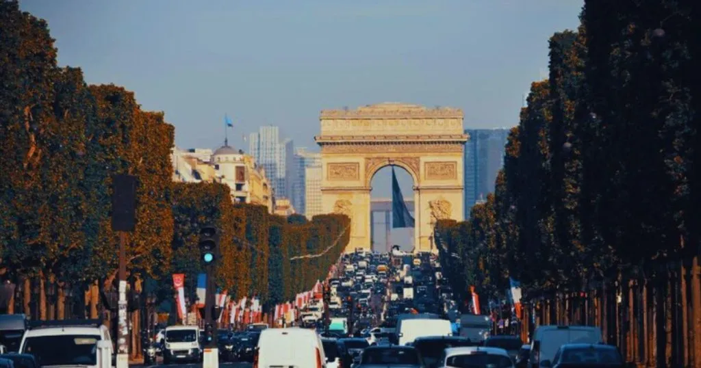 Traffic and Driving in Paris