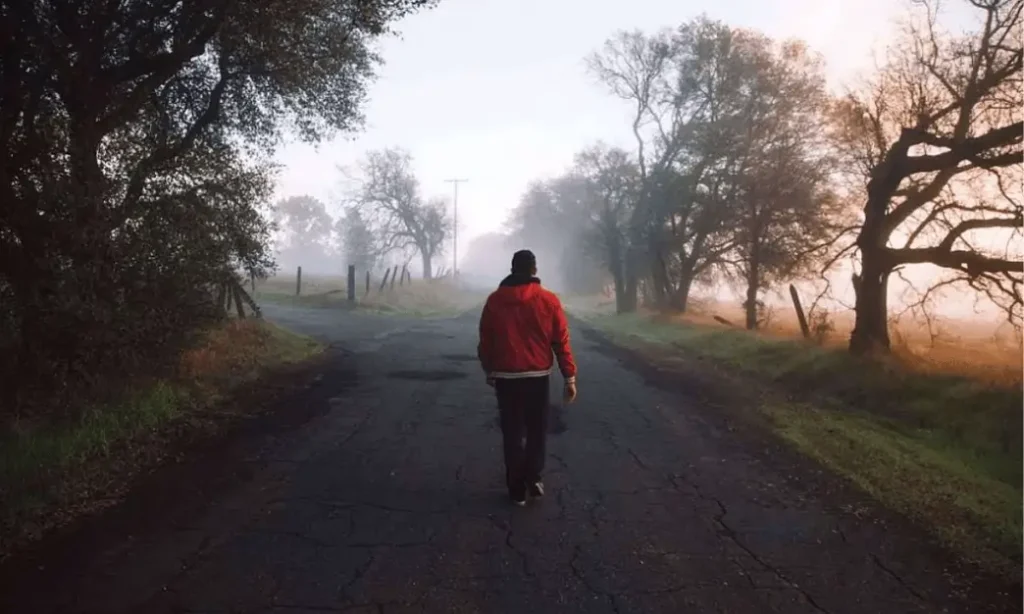 Walking Man When He is Alone, or Doing a Solo Date