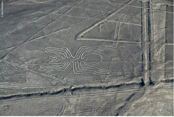 Nasca and Palpa Lines Flights – Safe & Premium Aerial Experience Guide A view of the Nasca Lines in Nasca, Peru. / ©SHUTTERSTOCK